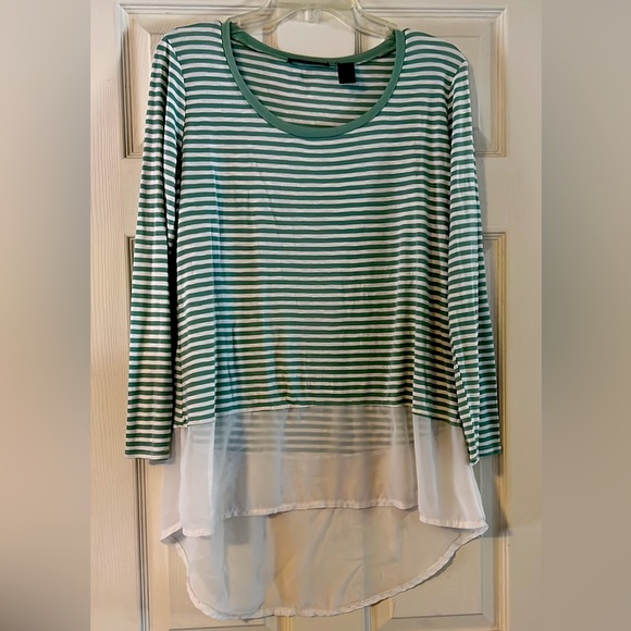 BKE Red Top - Picture 1 of 1